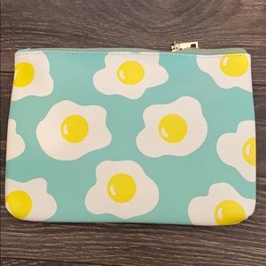 Studio DIY egg clutch